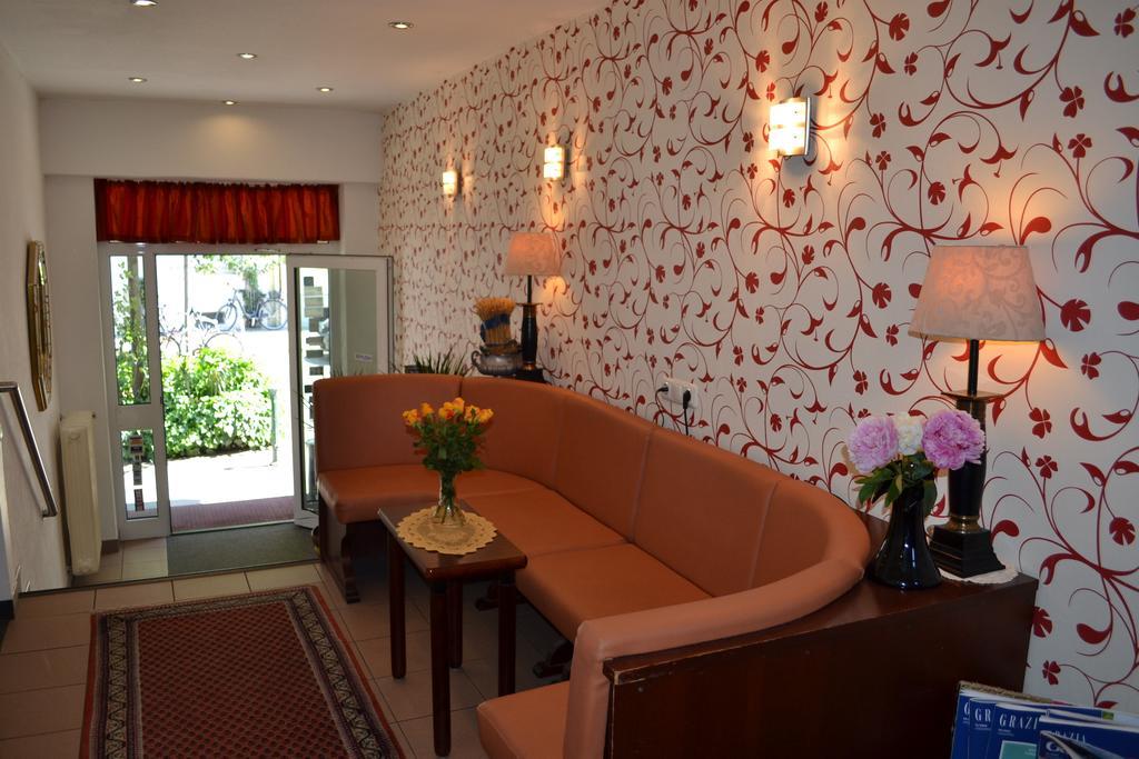 Hotel Minerva Garni Dusseldorf Exterior photo